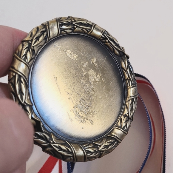 Blank award medal - Picture 5 of 7